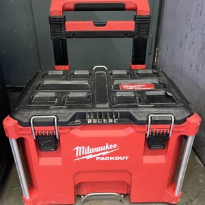 Milwaukee Packout Rolling Tool Box (48-22-8427)