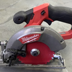 Milwaukee M12 FUEL 12-V Brushless Cordless 5-3/8-Inch Circular Saw